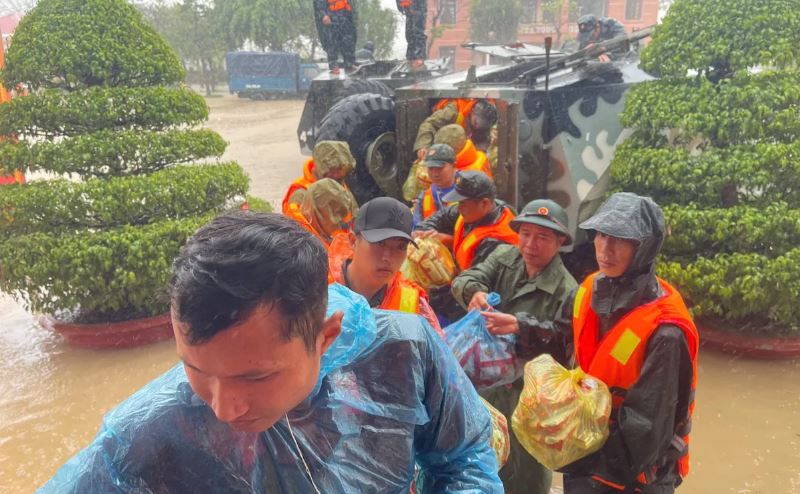 Đắk Lắk chỉ đạo bảo đảm trật tự trong tổ chức tiếp nhận,  phân phối hàng cứu trợ khắc phục hậu quả mưa lũ